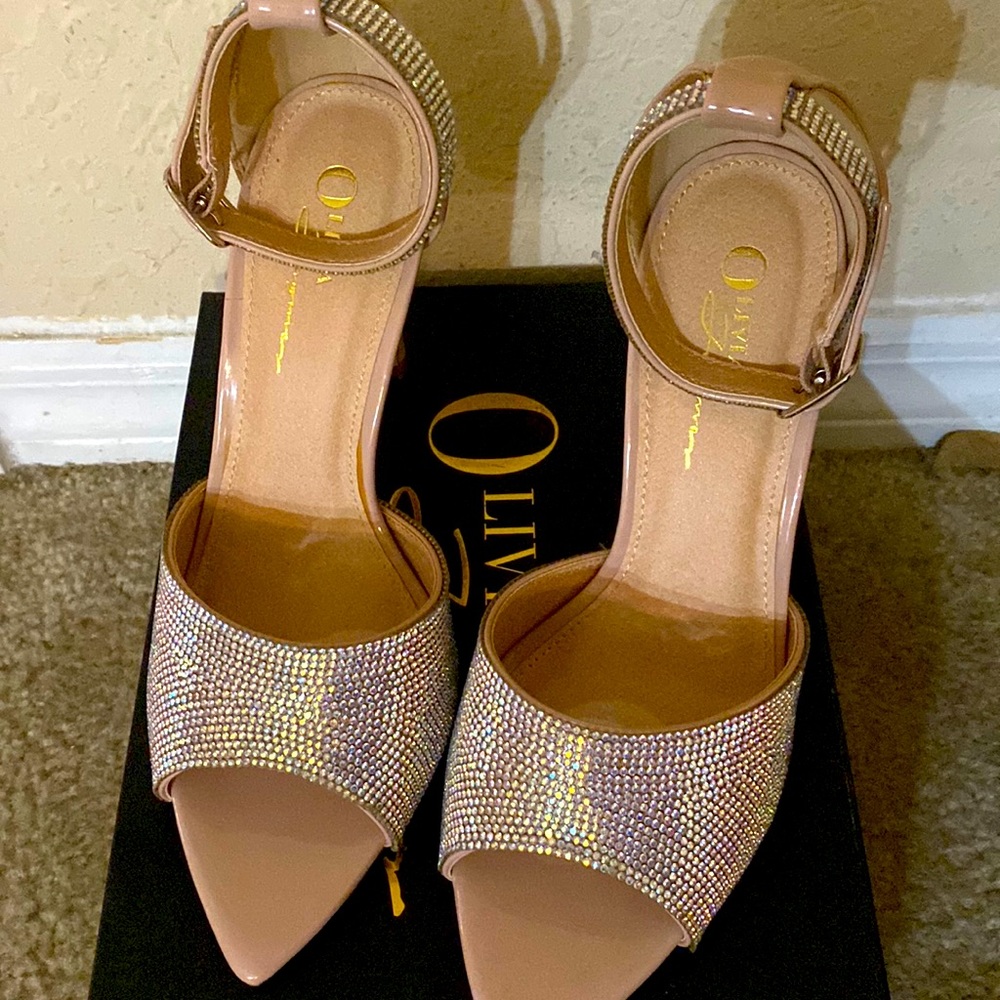 New never been worn. Olivia ferguson 7.5